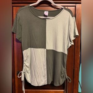 No Boundaries Short Sleeve Top w Side Ties NWOT